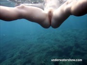 Секс в море под водой